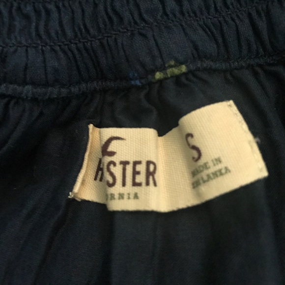 Hollister mini skirt - Picture 2 of 2